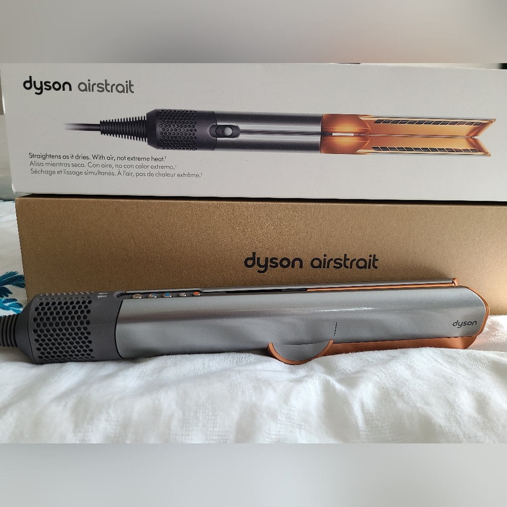 Dyson Airstrait like new